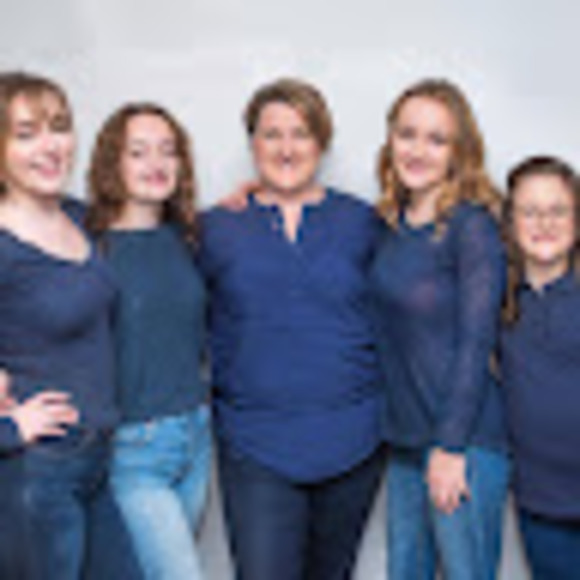 Meet your Posher, Danielle - Picture 1 of 1